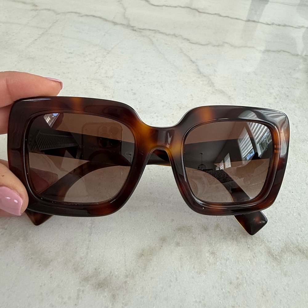 Burberry Brown Tortoiseshell Sunglasses Classic Design - Picture 7 of 7